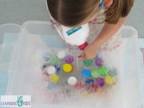 http://www.learning4kids.net/wp-content/uploads/2015/03/invitation-to-play-sensory-experience-with-bubble-and-bottle-tops.jpg