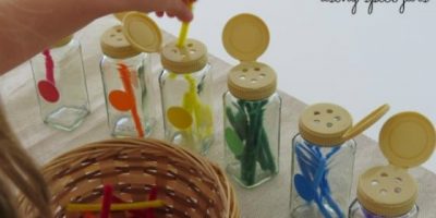 Sorting by colour using spice jars by learning 4 kids