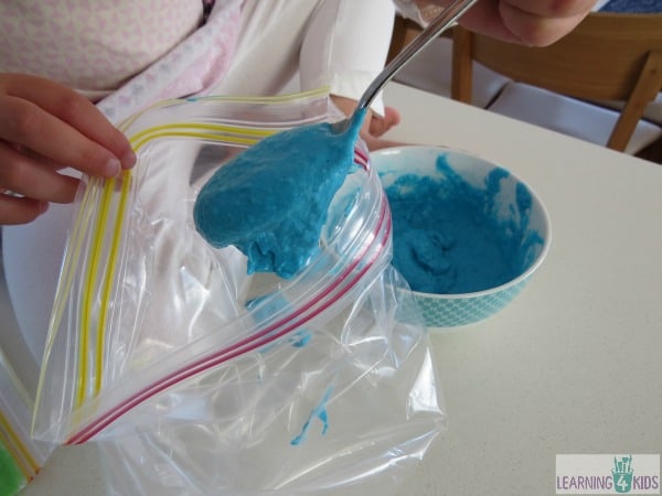 add flour mixture to freezer bag