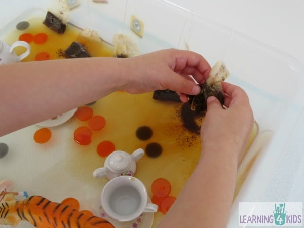 multi-sensory story retell - the tiger who came for tea