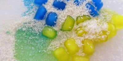 Colour Mixing with Rice and Ice - great activity to demonstrate mixing primary colours