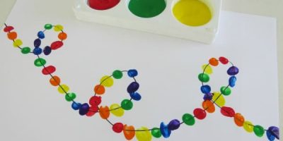 Finger Painting Festive Light - simple and fun Christmas Activity by Learning 4 Kids