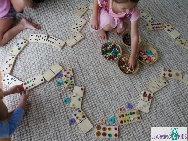 Super simple and fun way to play and learn with dominoes - counting, subitising, addition